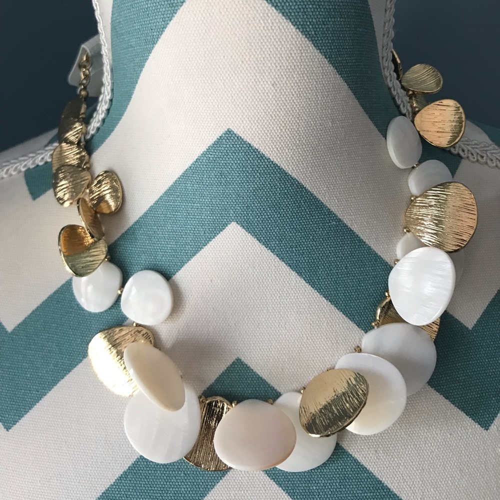 White/Gold Necklace